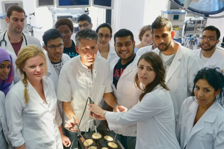 Studenți UMF Cluj, atenție! Facultatea lansează un curs gratuit cu „trucuri” utile pentru a-ți ușura munca de student, iar deadline-ul se apropie!