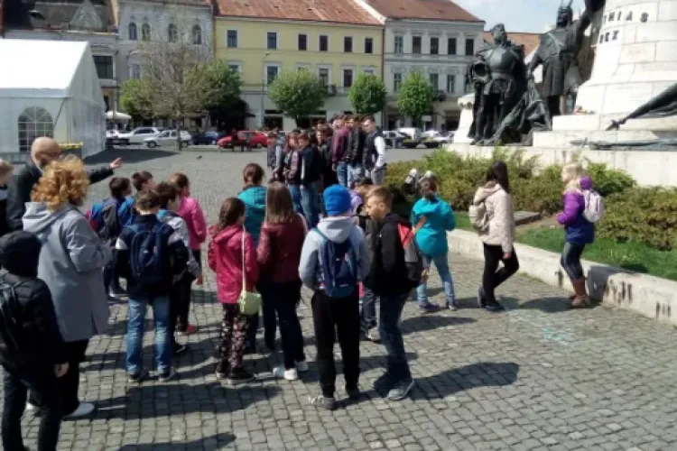Adio excursii pentru elevii clujeni în „Școala altfel”! ISJ Cluj interzice activitățile cu bani și impune reguli stricte pentru programele tematice