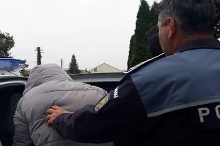 Un clujean a bătut măr un bărbat în fața unui pub din Cluj și a încercat să scape de pedeapsă. Polițiștii l-au prins în alt județ și l-au arestat