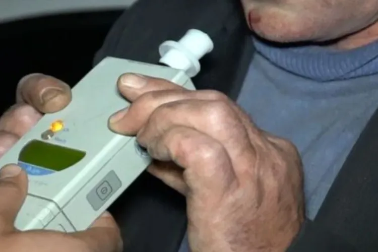 Un bărbat din Cluj-Napoca și-a făcut curaj cu mai multe pahare de tărie și s-a urcat la volan. A fost prins de polițiști după ce a făcut prăpăd