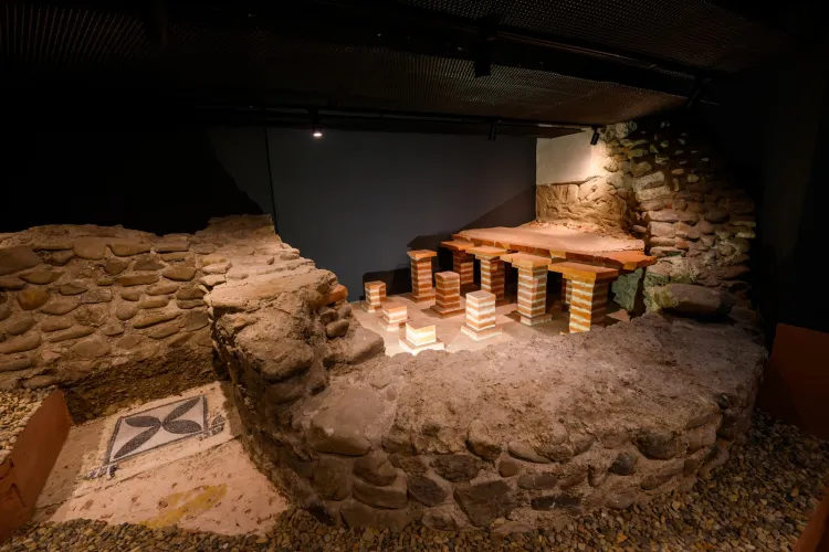 Un hotel construit peste vestigii romane descoperite de arheologii clujeni își deschide porțile: Vizitatorii pot admira gratuit vestigiile în zona SPA FOTO