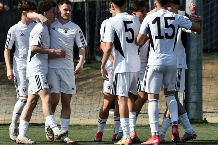 „U” Cluj schimbă regulile jocului! Părinții tinerilor fotbaliști devin parte din echipă prin proiectul „Părinte căpitan”