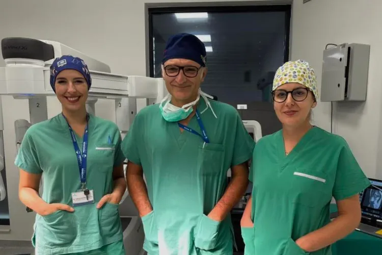 Când medicii au mâini de aur! Două tinere, operate gratuit la Cluj, de unul dintre cei mai buni chirurgi din lume. Operațiile de TOP costau 10 mii de euro