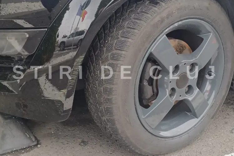 Cazul mașinii furate pentru o noapte din Cluj, confirmat de IPJ Cluj! Patru tineri au furat autoturismul, l-au condus de două ori și l-au adus înapoi lovit