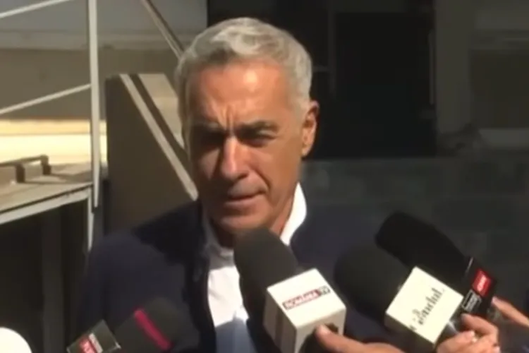 Un deputat cere arestarea imediată a lui Călin Georgescu, după ce a făcut din nou salutul legionar: „Locul lui este după gratii, nu în spațiul public” 