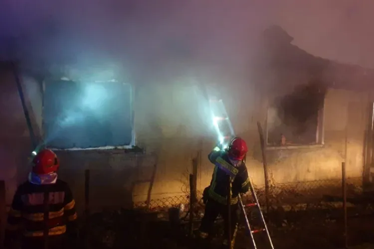 Tragedie fără margini! Un copil de 5 ani a fost găsit mort în urma unui incendiu izbucnit la o locuință improvizată