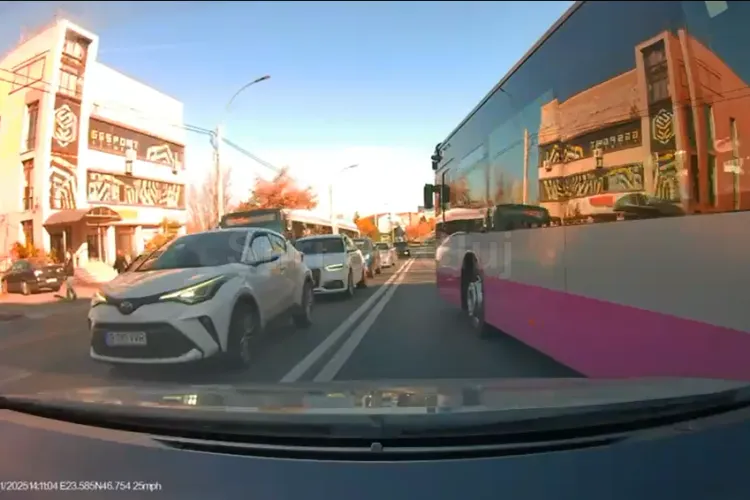 VIDEO. Tupeu în trafic la Cluj! Șoferul unui autobuz i-a luat fața, direct pe banda 2: „Era să îmi ia și piuitul și tot el era nervos”