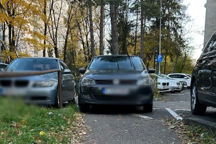 La ordinea zilei în Cluj-Napoca! Un clujean a blocat drumul pietonilor și a stârnit furia vecinilor: „Să-ți fie rușine” 