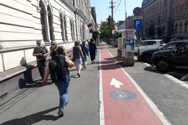 Pista de biciclete din Dorobanților se termină brusc! Clujenii cer autorităților să creeze o legătură directă cu Iulius Mall