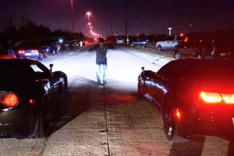 „Nopți albe” pe o stradă din Cluj-Napoca! Drifturi, motoare turate și copii treziți din somn la miezul nopții: „Noi nu mai avem liniște”