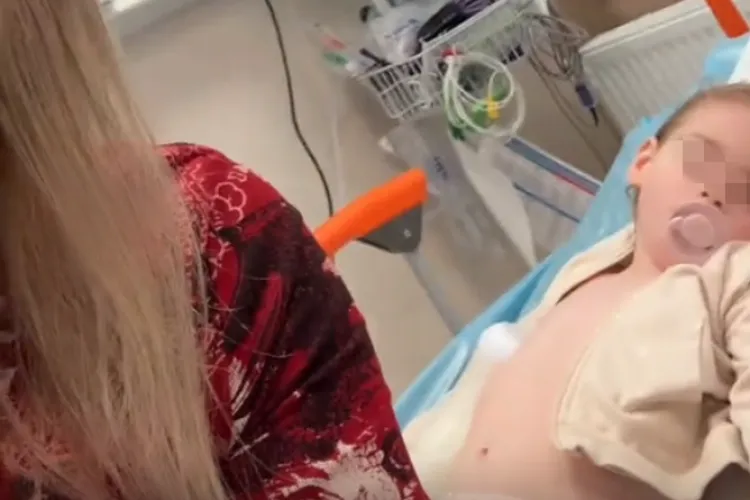 VIDEO. Fetiță de 2 ani internată cu pneumonie după ce la Centrul de Permanență din Cluj i s-a spus că „Nu e un caz îngrijorător”. Mama: „Dați-vă demisia”!