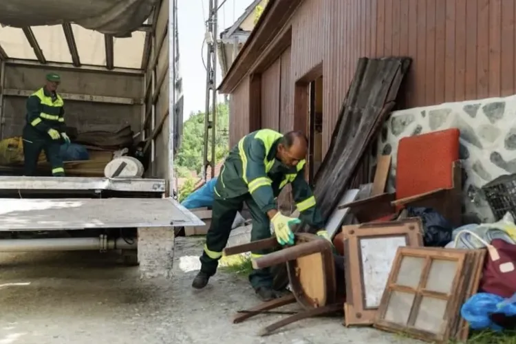 Vrei să scapi de mobila veche și hainele nefolositoare? Primăria Jucu organizează pe 6 noiembrie colectare gratuită de deșeuri voluminoase și textile!