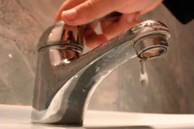 Clujenii, din nou fără apă potabilă! Compania de Apă Someș lasă zeci de familii din Cluj-Napoca „pe uscat” ore în șir