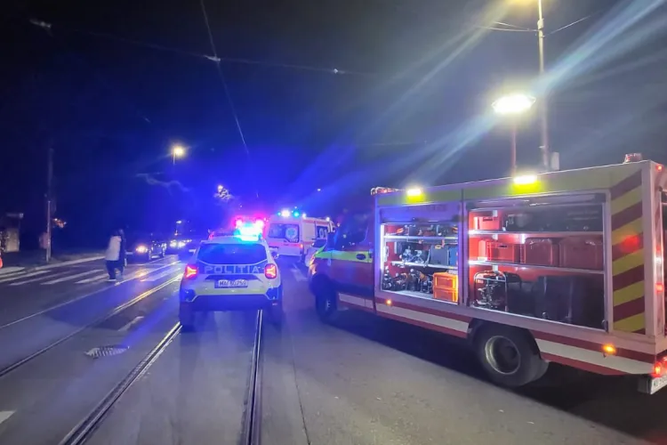 Accident grav în Cluj: O tânără de 24 de ani, încarcerată în una din mașinile implicate. A fost extrasă cu greu de pompieri FOTO/VIDEO