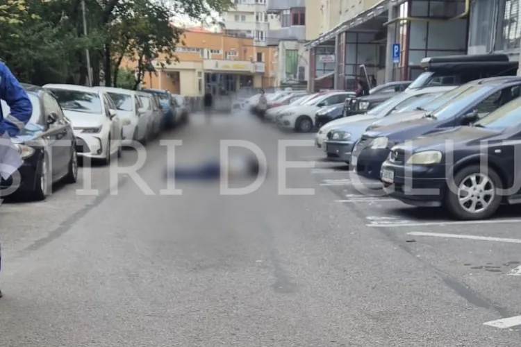  FOTO. Cum s-a produs tragedia din cartierul clujean Mărăști. Tânărul de 27 de ani s-ar fi suit pe bloc și s-a aruncat în gol, din motive necunoscute