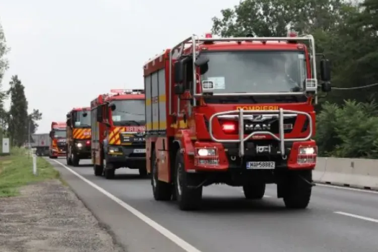 Incendiu într-un apartament din Cluj. Pompierii intervin de urgență cu trei autospeciale de stingere. Mai multe persoane s-au autoevacuat