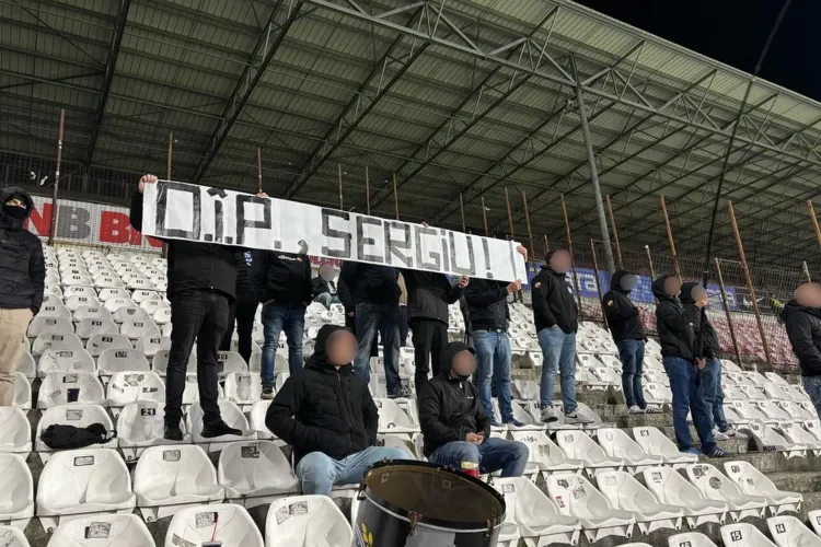 Rivali în afara stadionului, dar uniți în fața tragediilor. Mesajul de susținere pentru suporterii Universității Cluj a venit de unde nu se aștepta nimeni