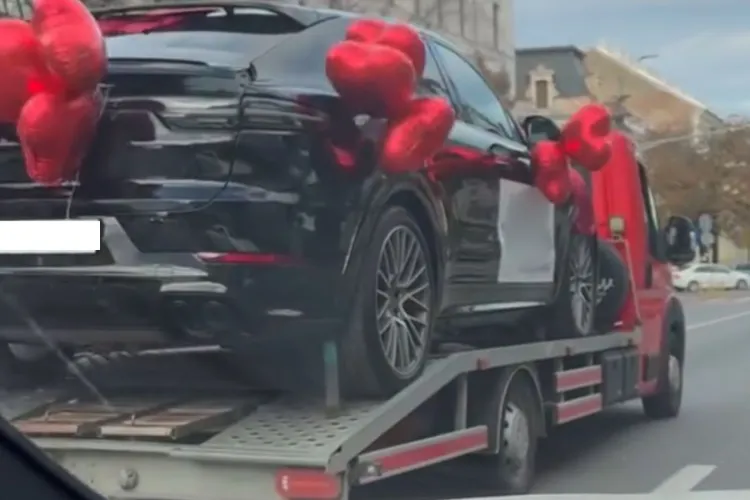 Cum se cere iertare în Cluj-Napoca: Un bolid de lux a făcut senzație pe străzi. Clujenii nu s-au abținut: „Ăsta a ridicat ștacheta, frate!” VIDEO