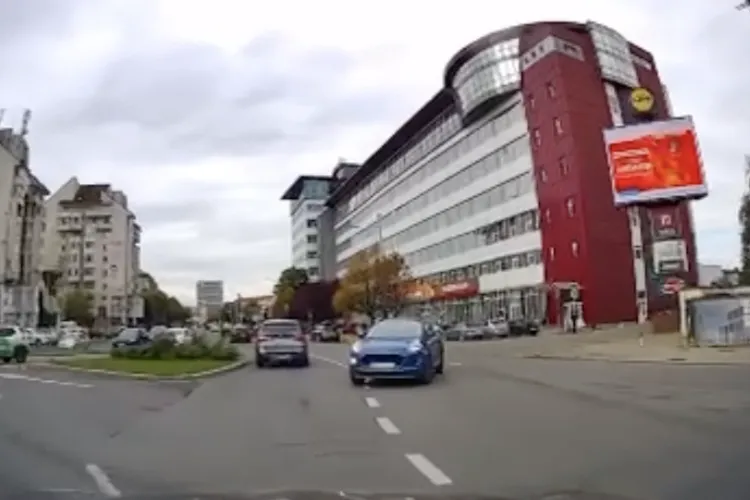 VIDEO. Accident evitat în ultima secundă în Cluj-Napoca! O mașină intră pe contrasens în sensul giratoriu. Șoferii au rămas șocați