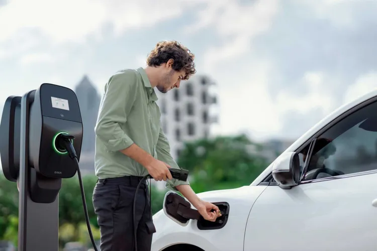 Clujenii cer mai multe stații de încărcare pentru pentru mașini electrice. Șoferii vor să renunțe la mașinile pe benzină sau motorină, însă cer ajutor