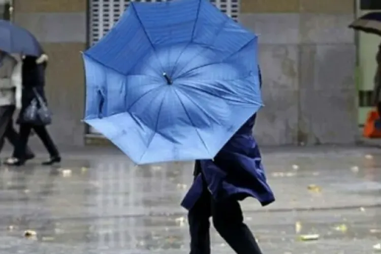 Alertă meteo la Cluj! Meteorologii au emis COD GALBEN de vânt puternic, cu rafale de până la 120 km/h, în mai multe zone