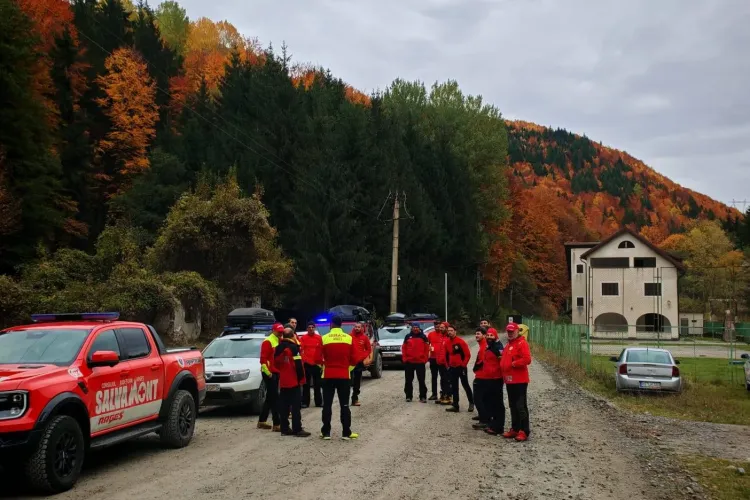 Trupurile celor doi turiști care au murit pe munte au fost recuperate. Au fost implicați 15 salvatori montani și un elicopter SMURD  