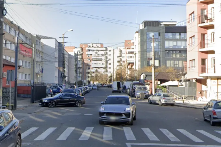 Haos total într-o intersecție din Cluj-Napoca! Șoferii clujeni trec fără să dea prioritate: „Opt din zece nici nu văd semnul!”