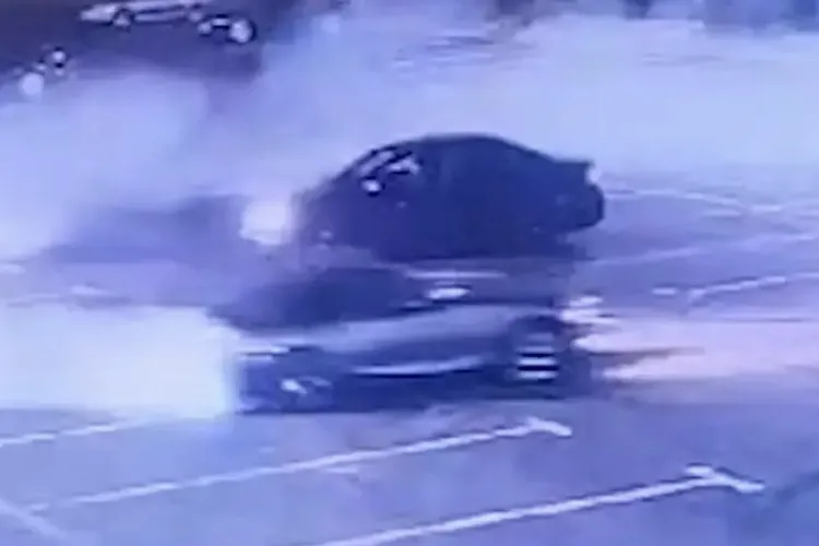 S-a găsit soluția pentru „mașiniștii” gălăgioși din Cluj? Un clujean s-a săturat de zgomot și drifturi: „Faceți-le un loc special”