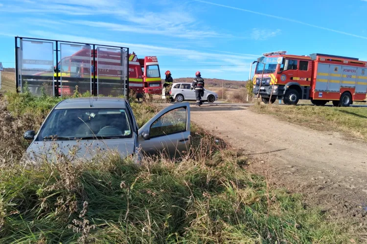 Accident grav în Cluj! O mașină a ajuns în afara drumului: Femeie de 65 de ani a fost transportată la spital