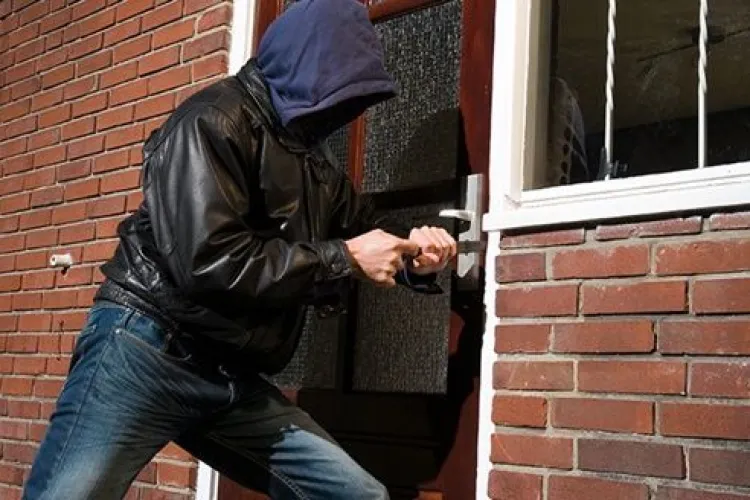 Tânăr din Cluj a dat spargerea anului! Acesta a reușit să fure zeci de mii de lei: Polițiștii l-au prins după o lună de căutări