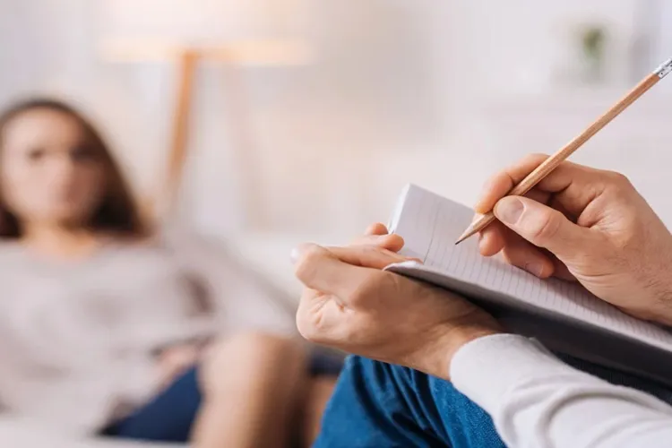 Clujul riscă să rămână fără psihologi decontați: O decizie absurdă ar putea lăsa mii de pacienți clujeni fără terapie gratuită