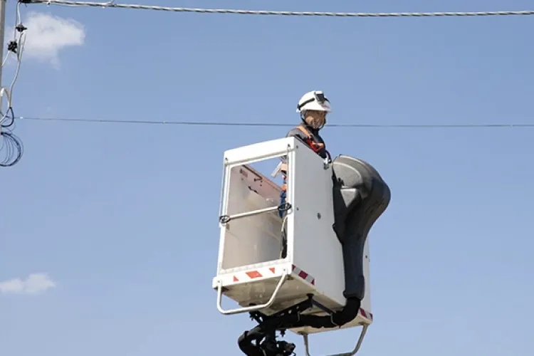 Pană programată! Zeci de familii din Cluj rămân fără curent timp de 7 ore din cauza intervențiilor la rețeaua electrică: Află cum să te pregătești