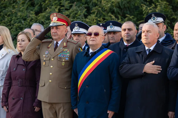 Emil Boc trage un semnal de alarmă de Ziua Armatei Române: „Suntem într-un moment de răscruce”