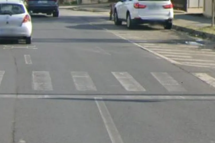 Probleme pe o stradă din Cluj-Napoca! Marcajele sunt aproape complet șterse, iar unii șoferii circulă în sens opus: „Lucrările nu au fost realizate”