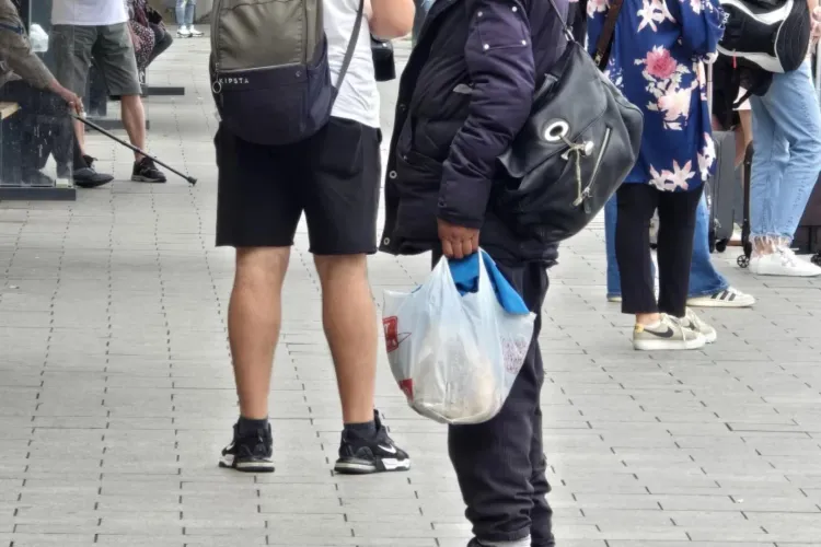 Clujenii sunt tot mai revoltați pe oamenii străzii care se urcă în autobuze: „De ce trebuie să suportăm noi, călătorii, mirosul insuportabil?”