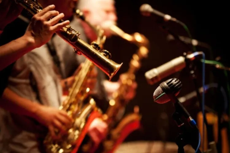 Tinerii muzicieni din Cluj vă invită la o seară de neuitat: „Let the music spell you!”, un concert pentru iubitorii muzicii ușoare. Vezi aici detalii