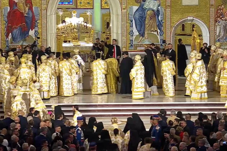 Catedrala Mântuirii Neamului, cea mai mare biserică ortodoxă din lume, a fost sfințită! Mii de credincioși au participat la evenimentul istoric