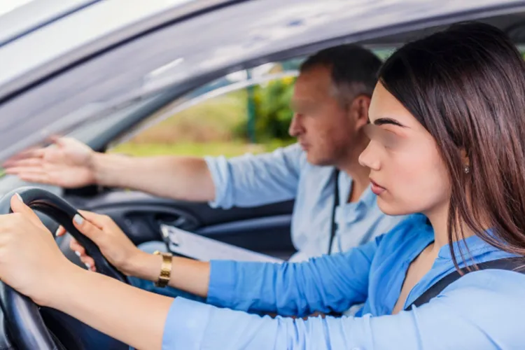 ATENȚIE, șoferi! UE va schimba regulile: Începătorii vor avea perioadă de probă, dar vor putea lua carnetul la 17 ani. Ce alte reguli se vor aplica