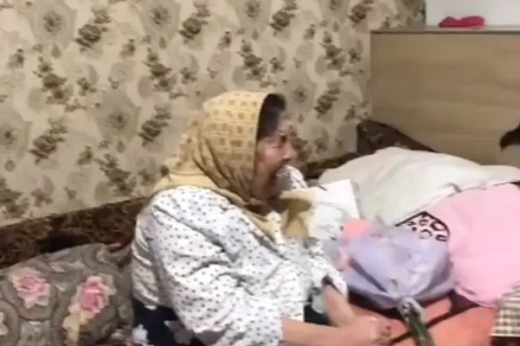 VIDEO. Clujenii plecați în străinătate au găsit o nouă modalitate de a-și exprima dorul față de cei dragi: „Iubirea vine cu microfonul” 