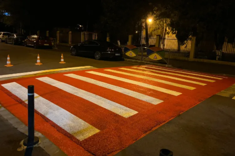 Clujenii cer treceri de pietoni supraînălțate pe două străzi importante din Cluj-Napoca: „Se circulă cu viteză mare” 