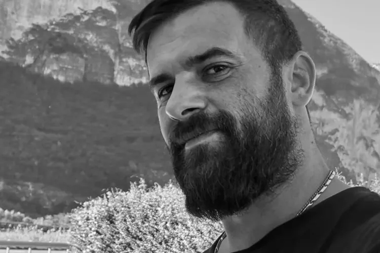 Peluza Șepcile Roșii strânge fonduri pentru repatrierea camaradului care și-a pierdut viața într-un tragic accident: „Facem un apel către toți”