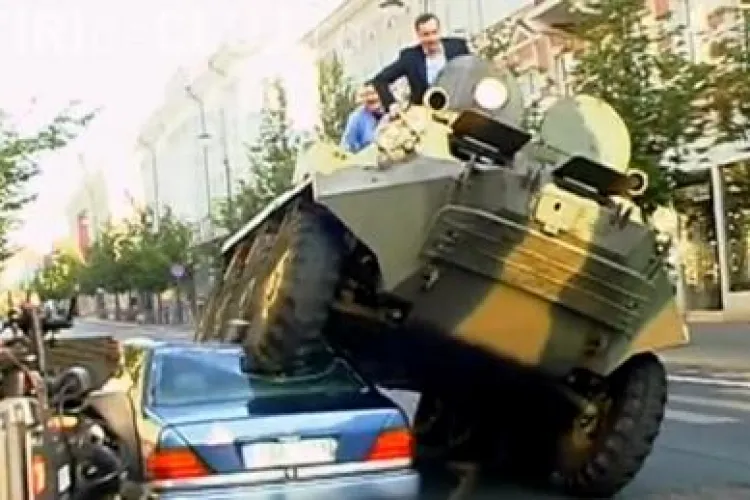 Un primar a trecut cu TAB-ul peste masinile parcate ilegal VIDEO