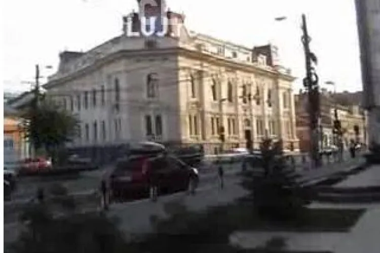 10 masini in 10 minute au intrat pe interzis pe cea mai circulata  strada din centrul Clujului, pentru ca soferii nu vad indicatoarele rutiere VIDEO