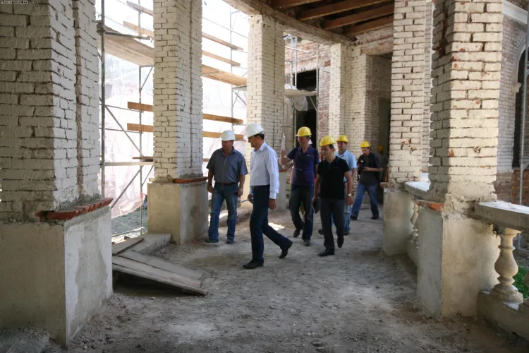 100 de banci si 11.000 de dale scoase din Parcul Central vor fi refolosite in alte parcuri din Cluj