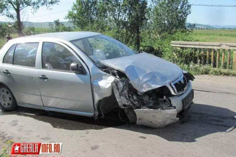 Accident la iesire din Gherla! A evitat un caine si a intrat intr-un cap de pod VIDEO