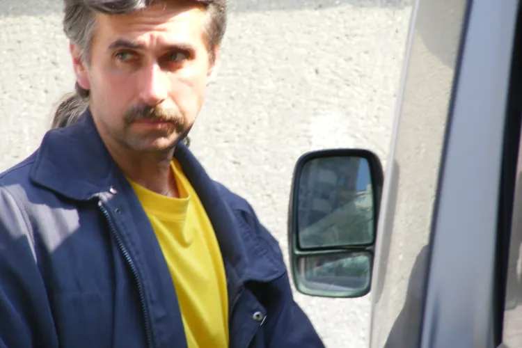 Patru cetateni maghiari au fost retinuti dupa ce au vrut sa amplaseze o placuta pe care scria "Kolozsvar" la intrarea in Cluj! Galerie FOTO