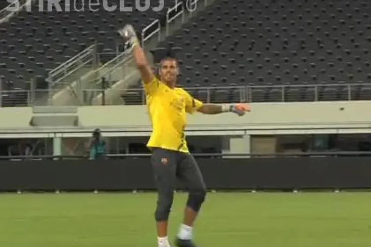 Degajare spectaculoasa! Portarul Barcelonei a degajat pe acoperisul arenei de fotbal american din Texas VIDEO