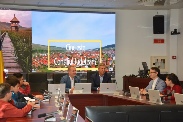 Cum arată Consiliul Județean Cluj prin ochii elevilor de clasa a V-a: O zi interactivă care le-a deschis ochii asupra administrației
