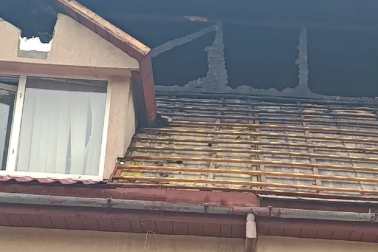 Incendiu violent la un bar! Zeci de persoane s-au autoevacuat înaintea sosirii pompierilor FOTO