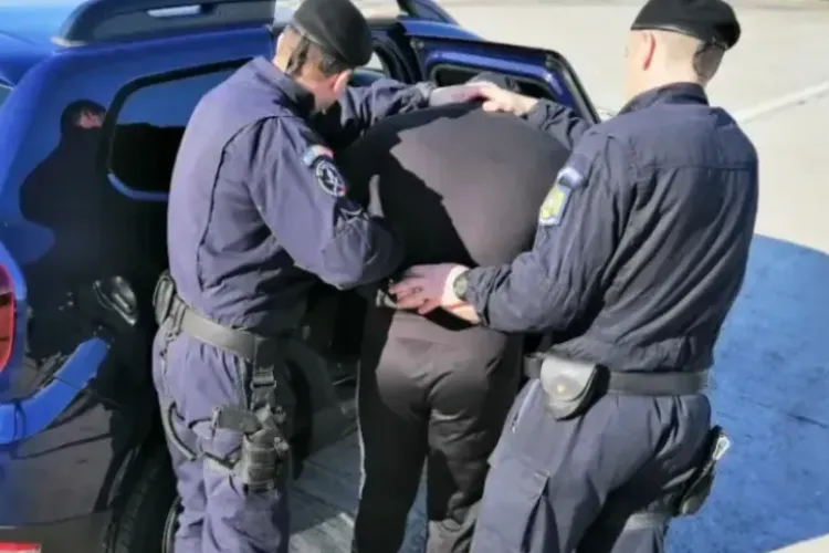 Un bărbat de 25 de ani este cercetat pentru abuz asupra a două minore de 12 și 14 ani! A fost arestat preventiv pentru 30 de zile  